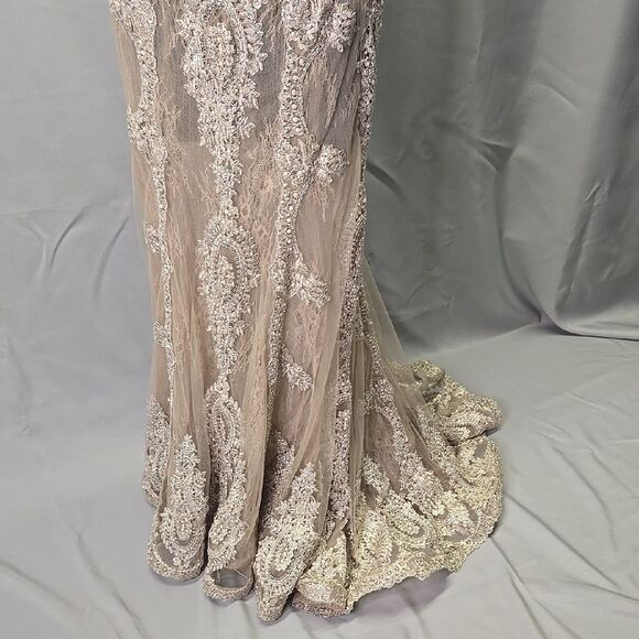 Forever Unique Formal Mermaid Gown Sweetheart Ceveage Lace And Rhinestones 4 - Picture 5 of 8